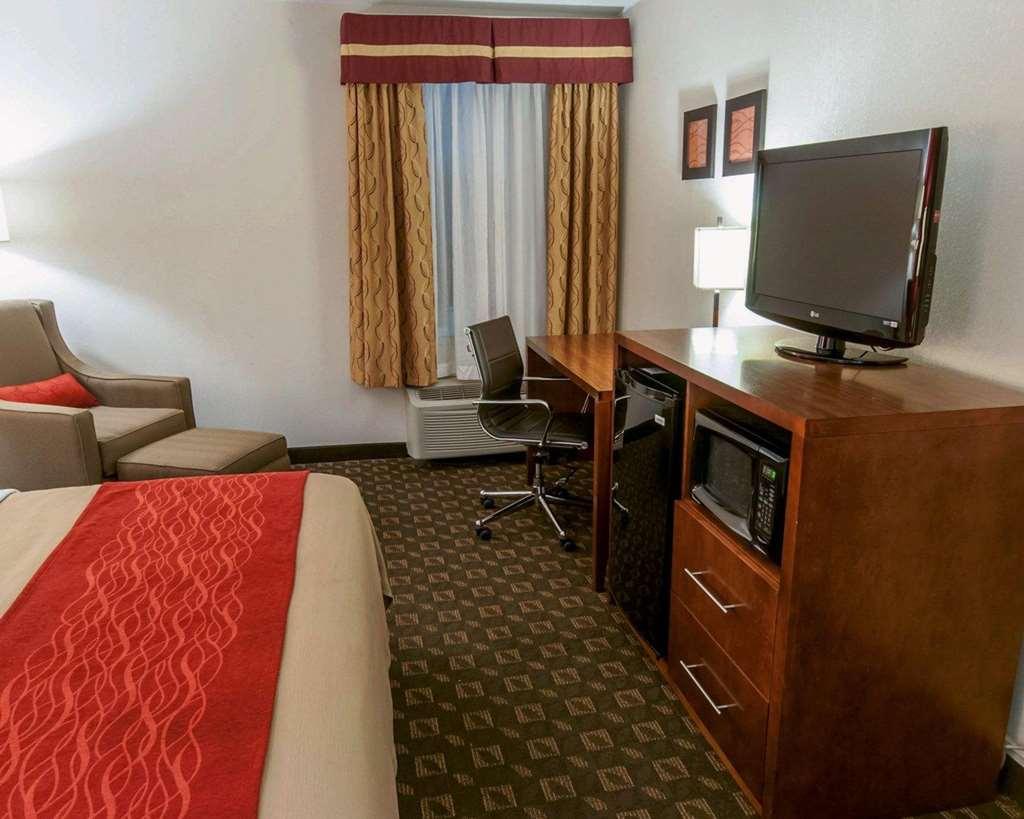 Quality Inn Ийстън Стая снимка