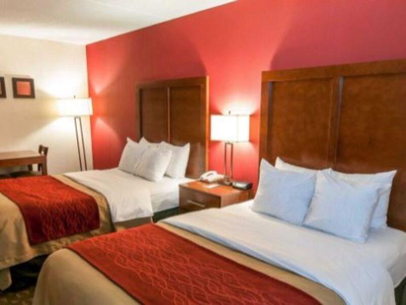 Quality Inn Ийстън Екстериор снимка