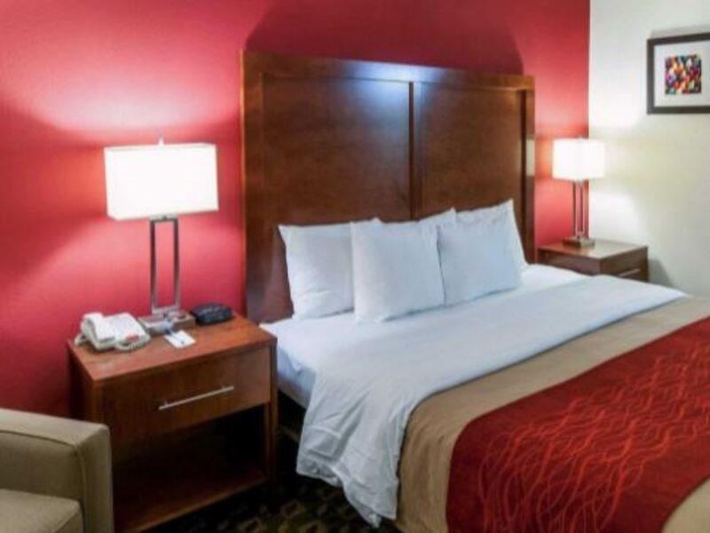 Quality Inn Ийстън Екстериор снимка