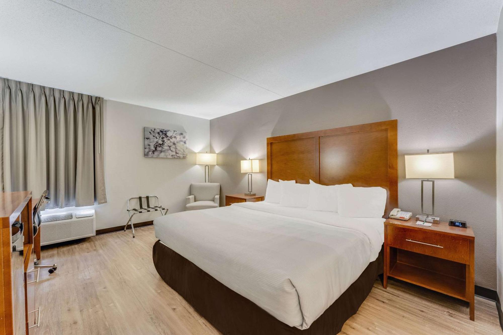 Quality Inn Ийстън Екстериор снимка