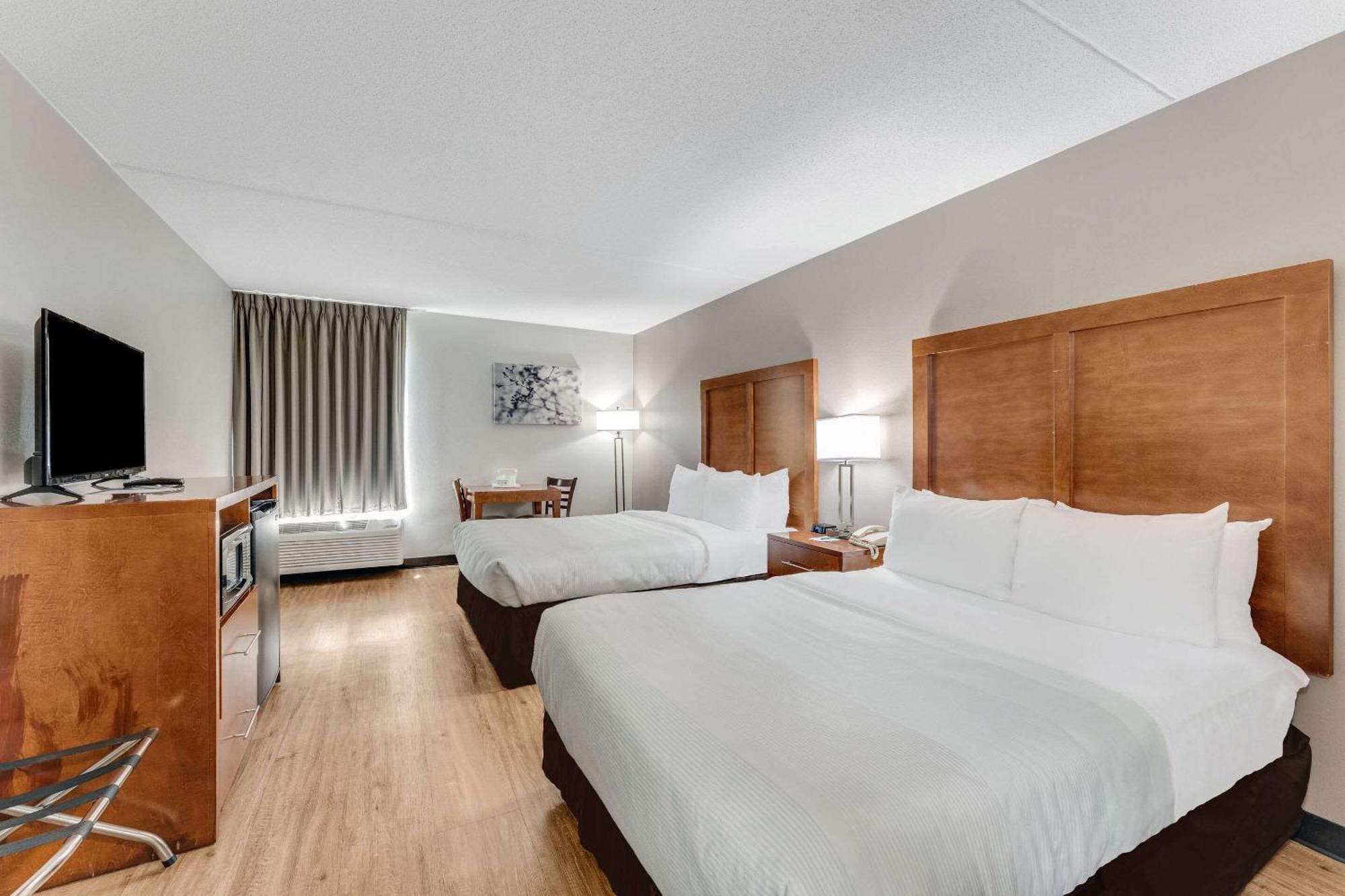 Quality Inn Ийстън Екстериор снимка