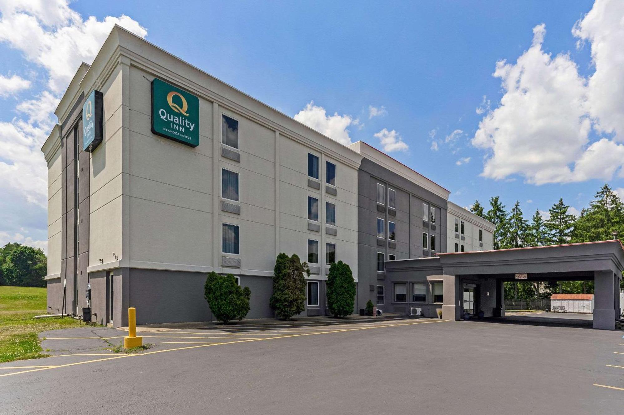 Quality Inn Ийстън Екстериор снимка