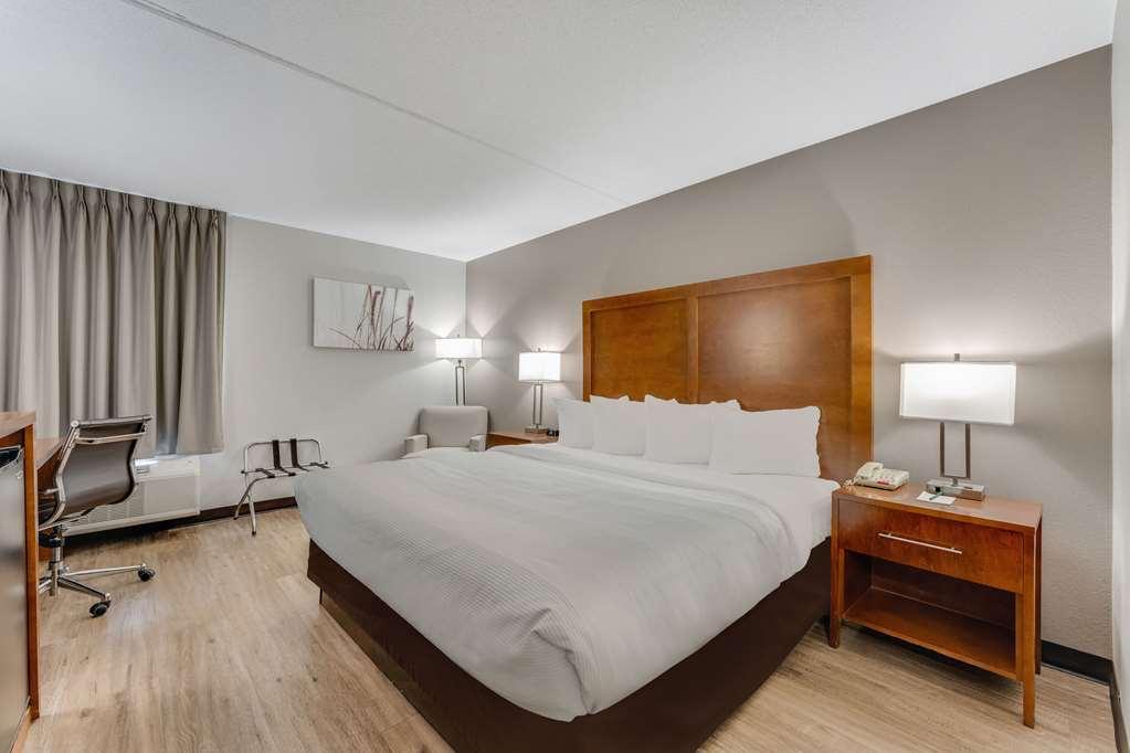 Quality Inn Ийстън Стая снимка
