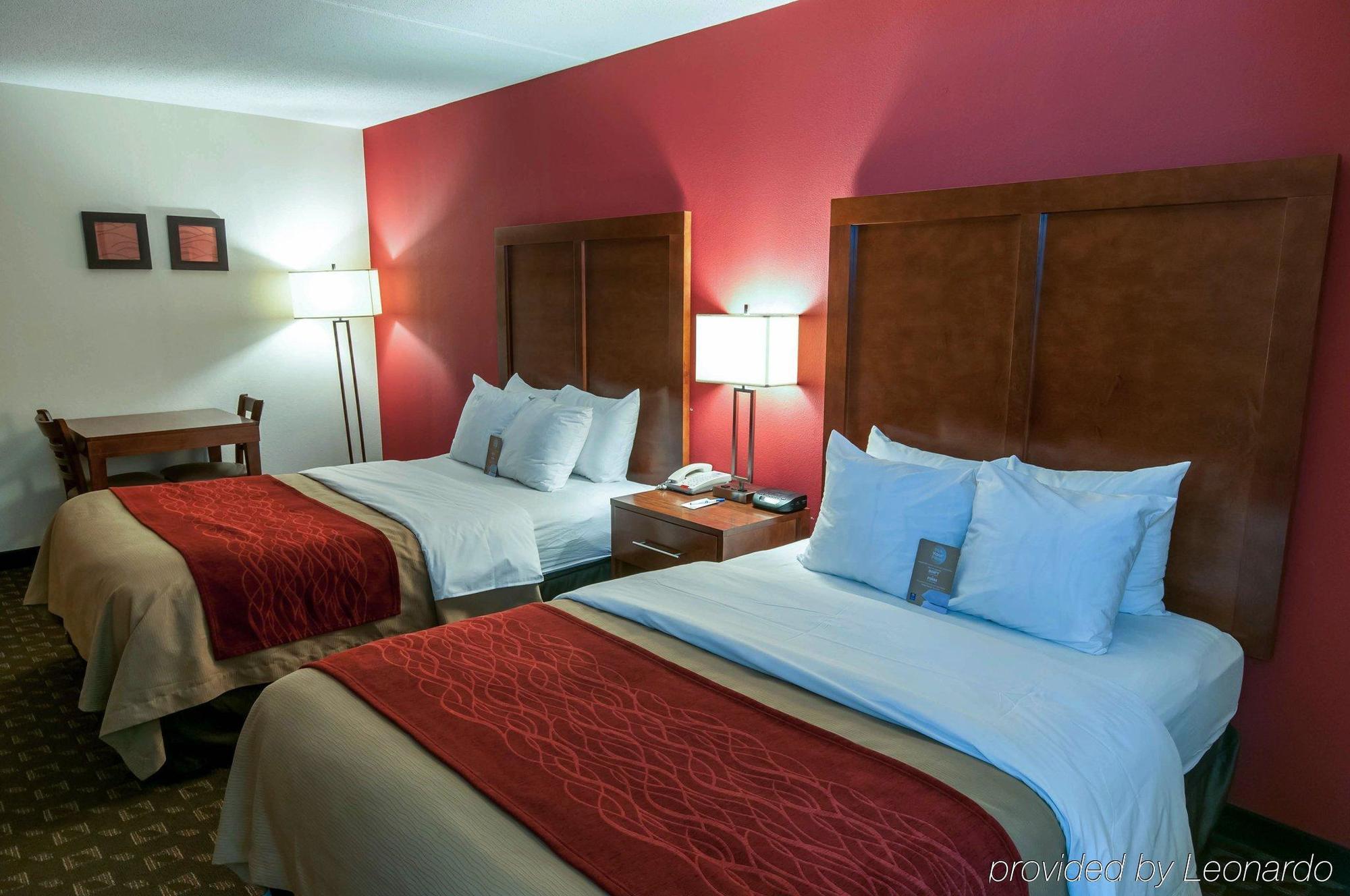 Quality Inn Ийстън Екстериор снимка