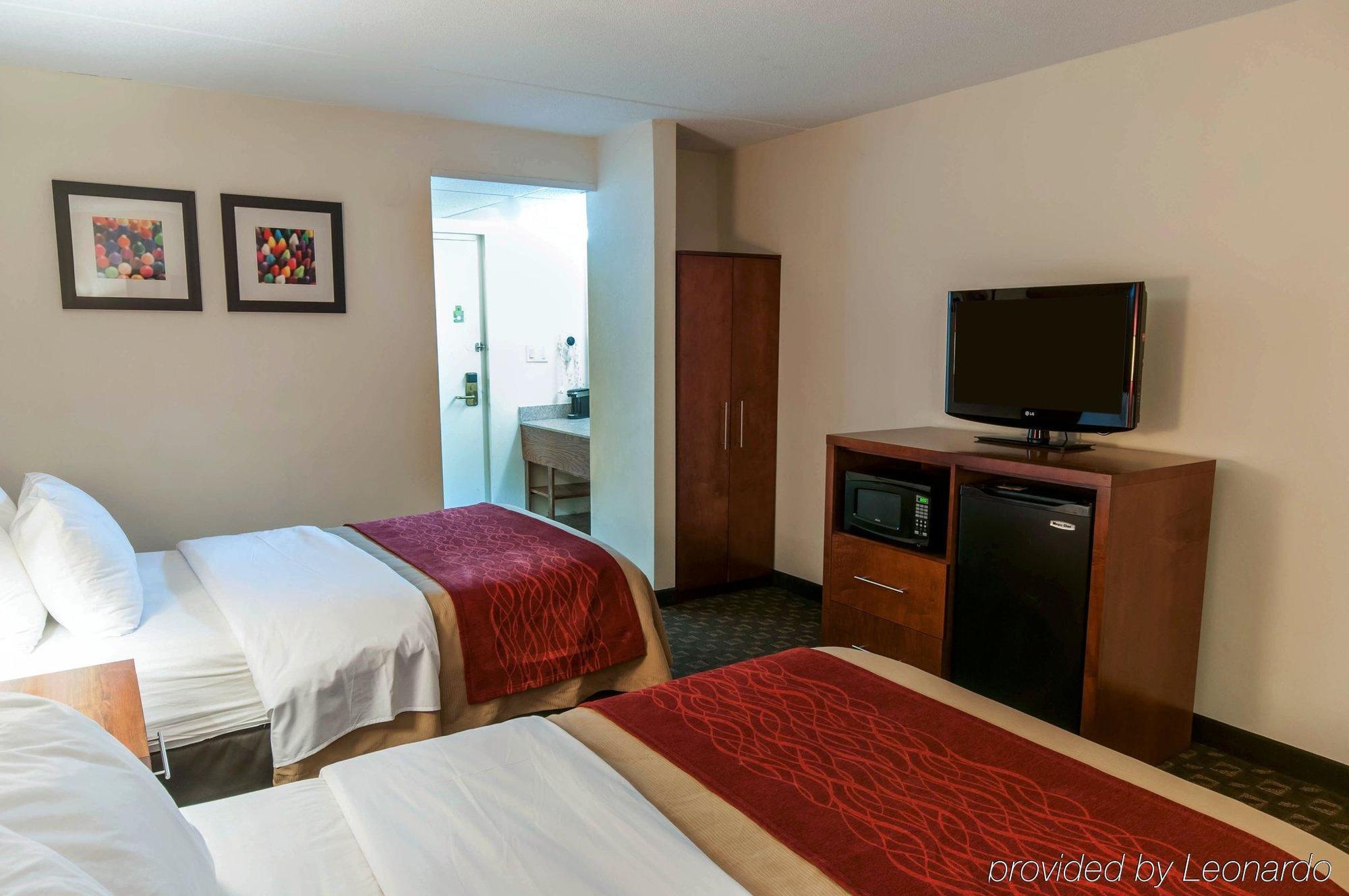 Quality Inn Ийстън Екстериор снимка