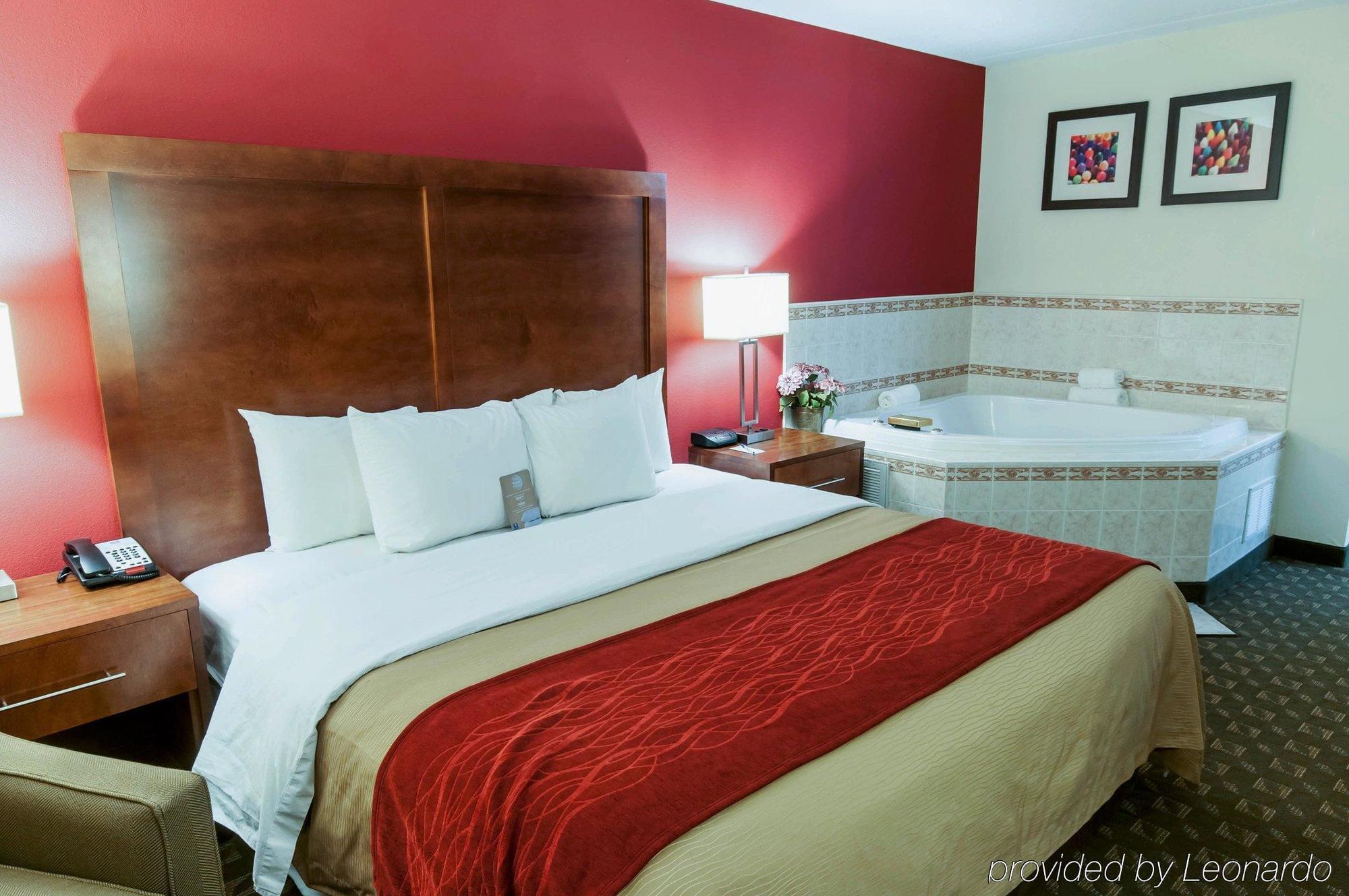 Quality Inn Ийстън Екстериор снимка