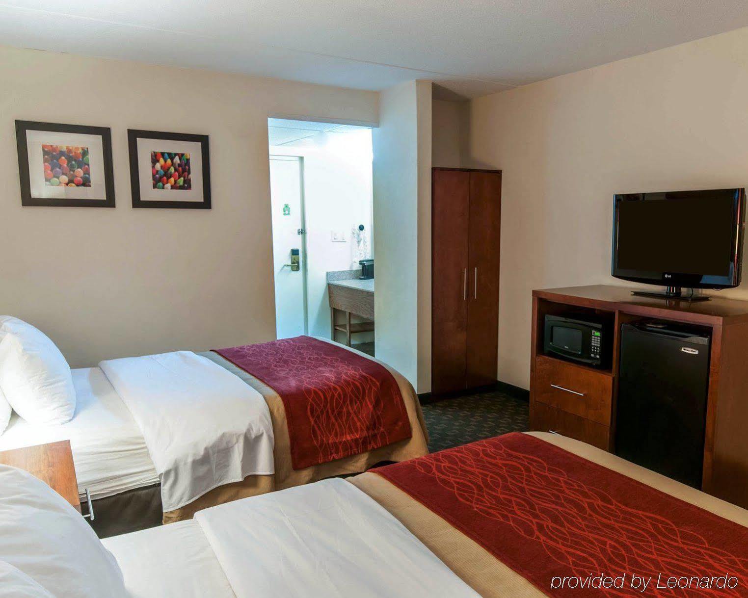 Quality Inn Ийстън Екстериор снимка