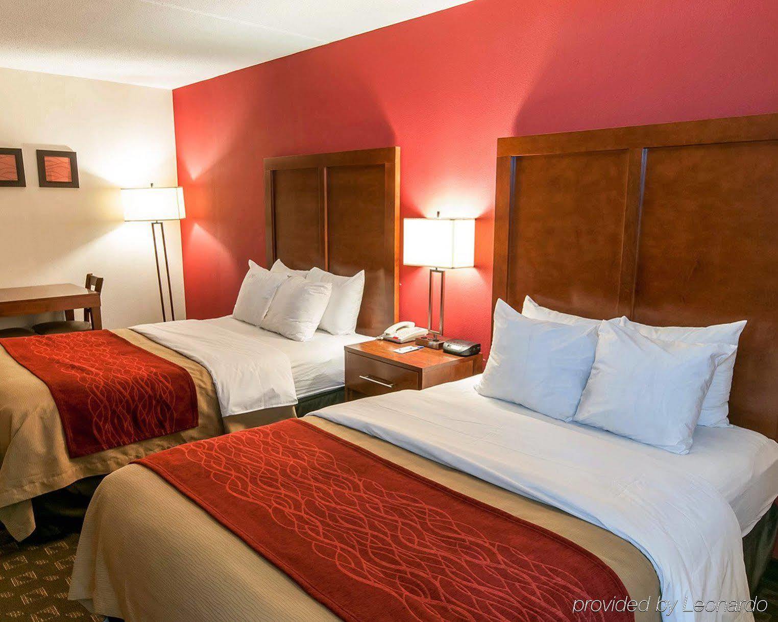 Quality Inn Ийстън Екстериор снимка