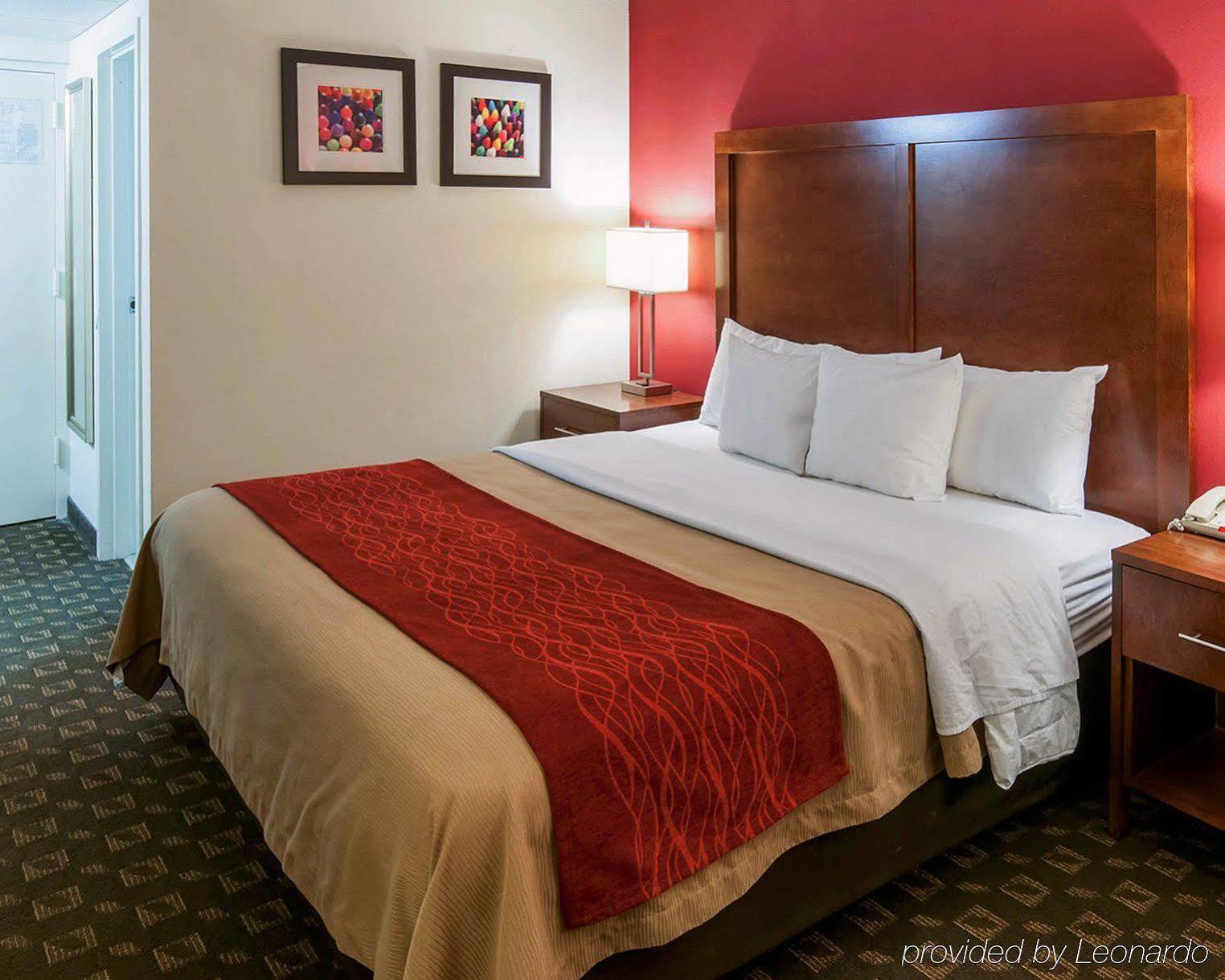 Quality Inn Ийстън Екстериор снимка