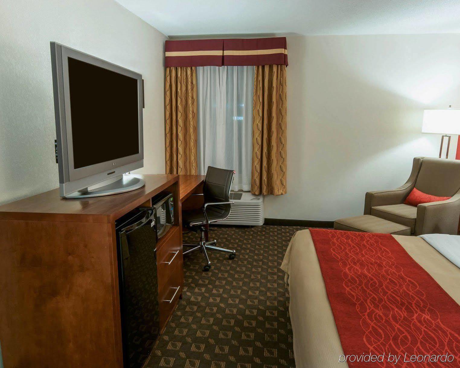Quality Inn Ийстън Екстериор снимка