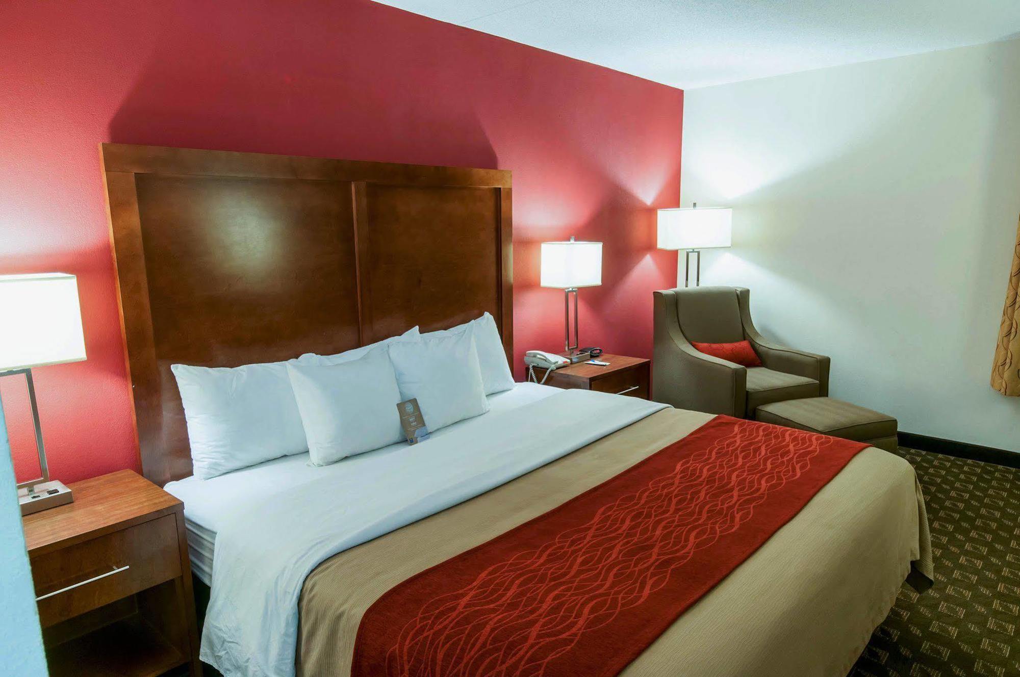 Quality Inn Ийстън Екстериор снимка
